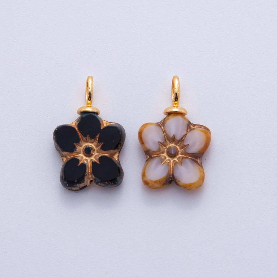 新品未使用　flower charm-drop Hand-painted Floral Resin Charms – Gold Accented Forget Me Not