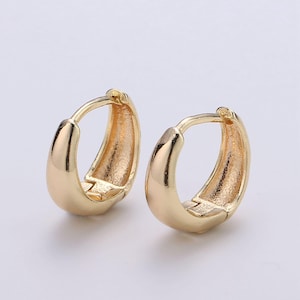 Dainty gold filled huggie hoop / perfect for every day wear / minimalist earring jewelry / perfect gift for her girl 14, 18mm