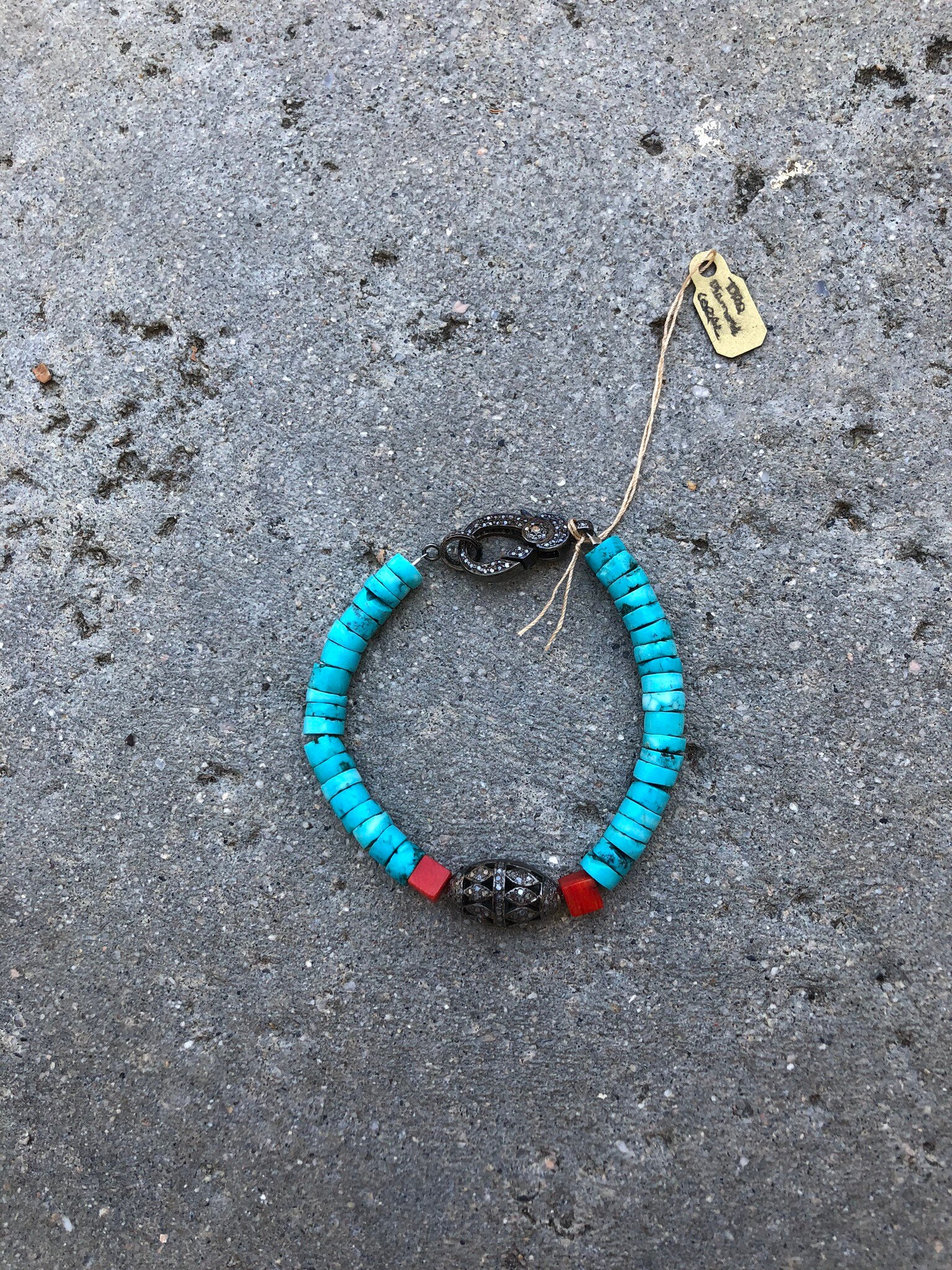 ターコイズとコーラルのブレスレット＆リング ヘイシ ターコイズ、レッドコーラル キューブ & パヴェ ダイヤモンド