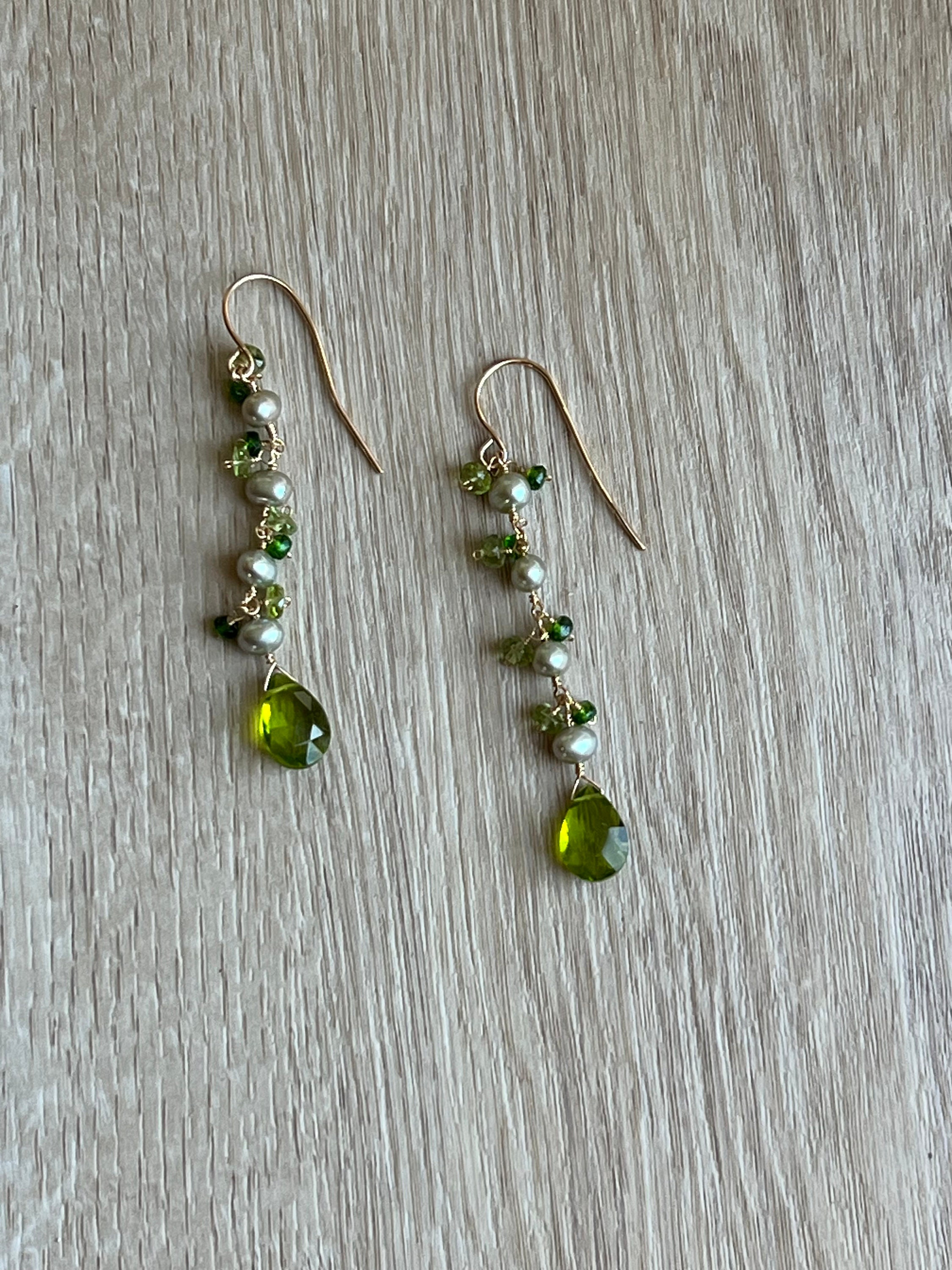 Collier art déco vintage en bakélite : panneau géométrique vert pistache - France