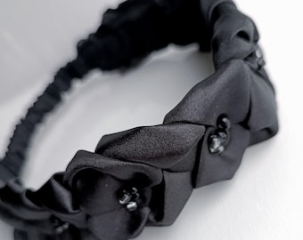 Diadema elástica suave tejida en satén negro para mujer, trenzada con cuentas bordadas, cómoda para adultos, regalo hecho a mano para ella.