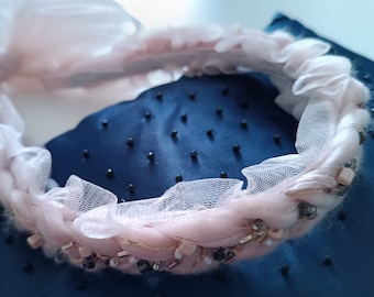Diadema de tul fino trenzado hecha a mano con lazo y cuentas, elegante diadema con cuentas, diadema bohemia, regalo para ella.
