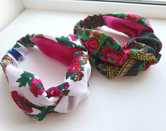 Soft knotted headband Women hairband Vibrant Flower print Every day Elastic comfy twisted headband Knot hairband Gift for her sister bestie