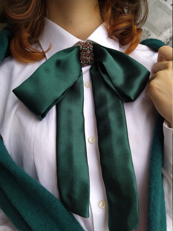 Large satin bow brooch Gossip girl outfit Dark Academia brooch Korean style Emerald green Embroidered bow Cottagecore outfit Beaded brooch