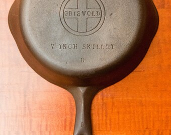 Griswold Small logo no.4 smooth bottom skillet, Sits Flat