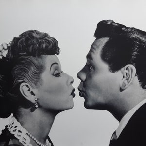 Piensa diferente Lucille Ball Desi Arnaz Póster original - 35,8" × 24,0" (91 × 61 cm)