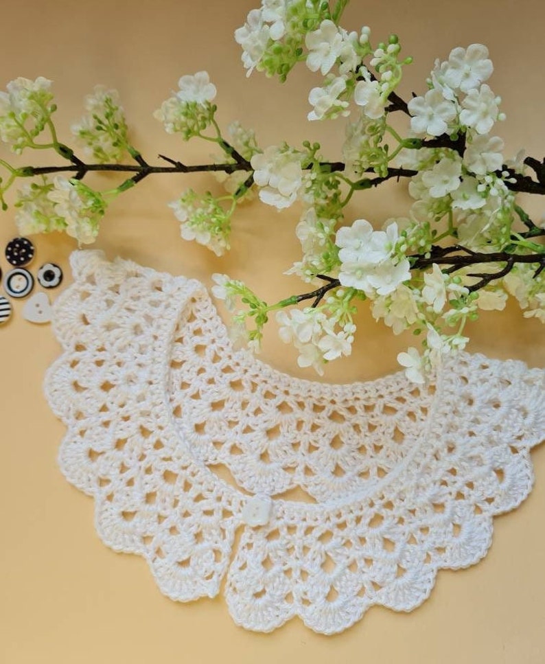 Cute bib collar in vintage style, also for children,Peter Pan collar for girls, lace collar image 1