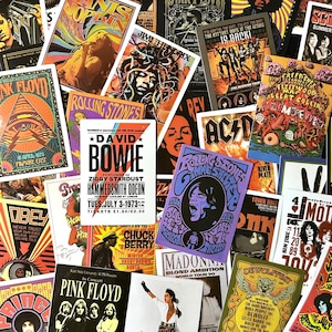 Peut inclure: Une collection d'affiches de concerts vintage avec des groupes de rock emblématiques tels que Pink Floyd, David Bowie et The Rolling Stones. Les affiches présentent des couleurs vives et des motifs psychédéliques, avec du texte.