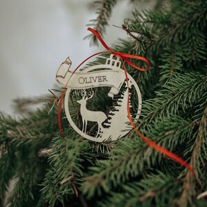 Boules de Noël en bois personnalisées, Étiquettes cadeaux avec nom, Décor à la maison en bois découpé au laser image 4