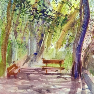 Alberi verdi Acquerello originale Pineta di Cipro Scena naturale Panchina arancione Paesaggio di Cipro Foresta soleggiata Estate Vicolo ombreggiato Raggi del sole
