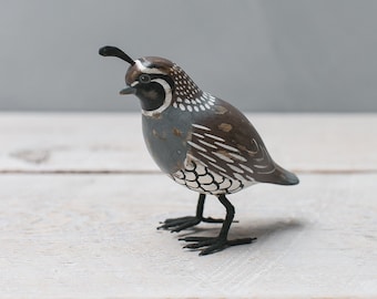 Mini codorniz de California - 7 cm de alto - Pájaro de madera tallado a mano