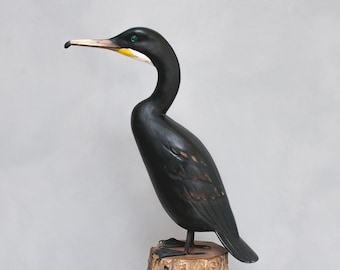 Cormorán de madera tallado a mano – Escultura de ave costera / Decoración costera / Regalo para amantes de las aves
