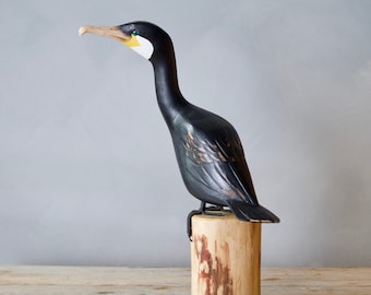 Cormorán de madera tallado a mano – Torcido / Mediano / 30 cm de alto / Decoración costera / Regalo para amantes de las aves