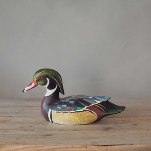 Houten eend - 10&quot; l. handgesneden houten lokeendsculptuur