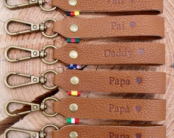 Porte-clés en cuir fait main "Papa" / "Daddy" / "Vati" / "Papà" / "Papá" / "Pai"