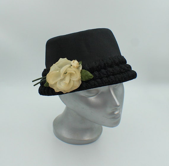 Women's 40's Flower Cloche Bucket Black Hat With … - image 1
