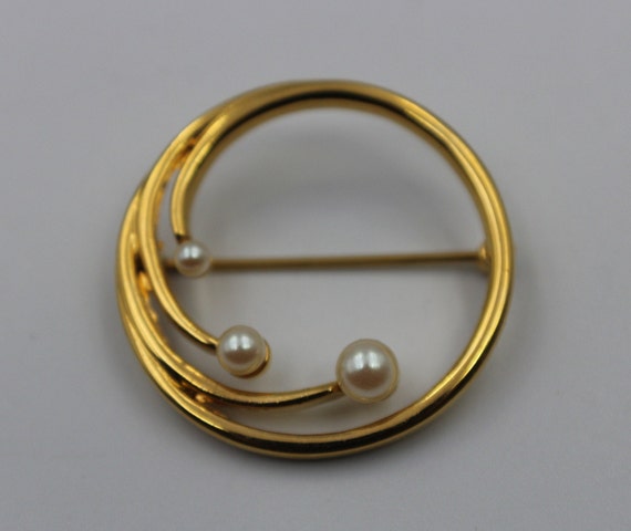 Monet Circle Brooch Pin with Faux Pearls - image 1