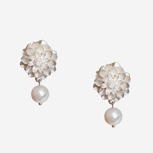 lSSACHAR - Pearl earrings - Flower earrings - Bridal earrings - Wedding accessories - Flower pearl earrings - Wedding gift