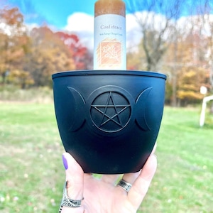 Palo Santo Holder Large Smudge Pot Altar Ritual Candle Holder Iron Triple Moon Pentacle Smudge Stick Holder Witch Altar Bowl Spiritual Home