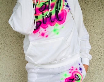 Conjunto de 3 piezas con nombre personalizado con aerógrafo, sudadera con capucha y pantalón deportivo, camiseta personalizada, conjunto de pintura en aerosol, regalo para ella.