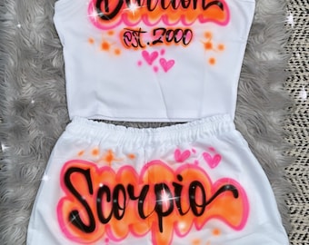 Benutzerdefinierte personalisierte Airbrush Name Booty Shorts Crop Top Set | 90er Jahre Kleidung| Skorpion Outfit | Geburtstags-Outfit | Airbrush Outfit für Damen