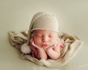 RTS Newborn Hat, Newborn Bonnet, Newborn props, Photo prop, Newborn knitted, newborn photography prop, Knitted Outfit, Propnit Overalls,