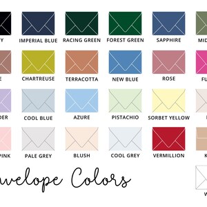 Puede incluir: Una carta de colores de sobres en varios tonos, incluyendo negro, azul, verde, rosa y amarillo. Cada sobre est&aacute; etiquetado con su nombre de color, como "Ebony", "Sapphire" y "Fuchsia". El texto "Envelope Colors" est&aacute; escrito en cursiva debajo.