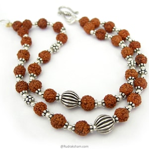 Rudraksha Armband , 5 Mukhi Rudraksha zwei Stränge Silber Armband 6 mm Perlen Handgelenk Mala Rosenkranz mit Silberzusätze, Designer Armband