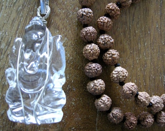 Cristal Cuarzo GANESH Colgante de Plata / Sphatik Ganesha Talla colgante Collar 7 Mukhi Rudraksha Cuentas y Cuentas de Semilla Negra Collar Saturno