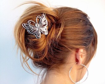 DENIA - Stylish butterfly hairpin with a fine openwork design, decorated with pretty embossed details. Embellish your hair