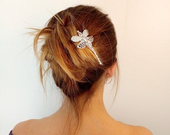 ADARA - Chic, bellissimo tornante di libellula. Fin dai tempi antichi ha visto il portatore di fortuna, potere ed equilibrio. Impreziosisce i tuoi capelli