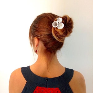 CLAIRE - Stunning hairpin with irregular design and fine engravings. An eye-catching addiction for your hair complementing all your outfits.