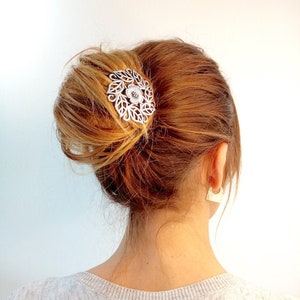 NADIA - Bel tornante in stile vintage tralanciato con motivi floreali. Questo design ottiene un bel effetto trasparenza impreziosendo i tuoi capelli immagine 1