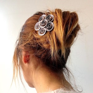 NEREA - Beautiful spiral-curves openwork hairpin, gives a nice transparency effect embellishing your hair and complementing all your outfits