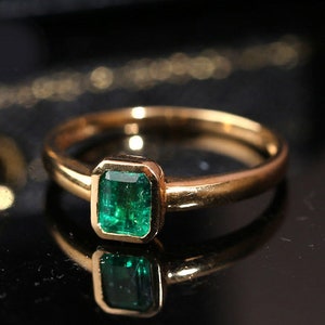 Natural Emerald Promise Ring 14K Emerald Engagement Ring Vintage Emerald Solitaire Ring Daily Worn Emerald Anniversary Ring May Birthstone.