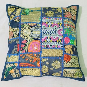 Handgemachter Patchwork Kissenbezug: Bestickter indischer Sari Überwurf (40 x 40 cm)