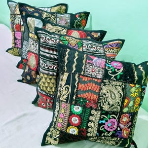 Fundas de cojín de patchwork negras hechas a mano: detalles bordados de sari reciclado antiguo (juego de 5)