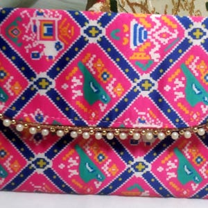 Lote de 1 a 100 regalos de devolución de favores de boda para invitados, embrague/bolso/bolsas de mujer india, bolso de embrague impreso hecho a mano Sangeet Mehndi