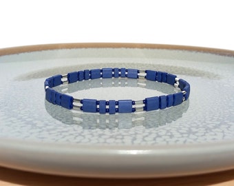 Glass tile stretch bracelet in matte dark navy blue and silver, with tila tile beads, tiny rocaille seed beads and thin tube beads