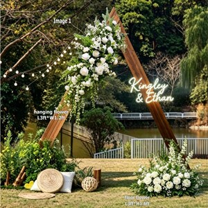 Può includere: Un arco nuziale triangolare in legno con composizioni floreali bianche e un'insegna al neon con la scritta Kingley & Ethan. Il fiore sospeso misura 91cm per 37cm e la composizione floreale a terra misura 91cm per 49cm, su un prato.