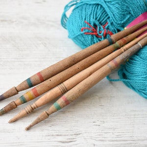 Set of 4 Vintage spindle//Wooden spindle//Wooden weaving tools//Handmade Primitive Spindle//Farmhouse Decor//Hand Turned Wooden Spindles