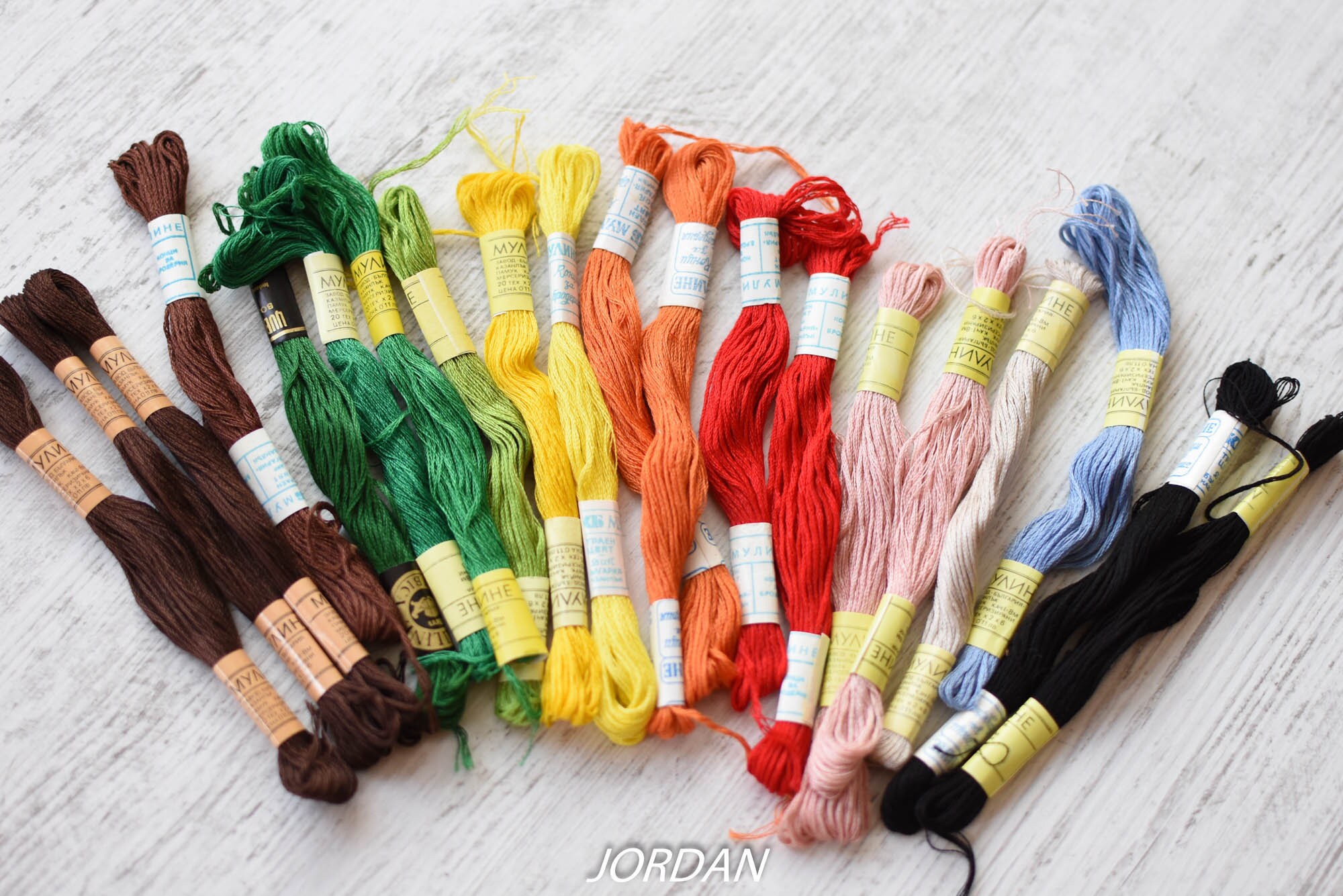 Lot De 20 écheveaux De Fil Coton Neufs – Couleurs Assorties – Marques Diverses