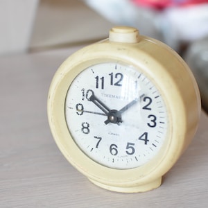 Vintage Mechanical Alarm working Clock/Germeny Alarm Clock 60s/Working Desk alarm clock/Vintage table clock//Old alarm clock//Working clock