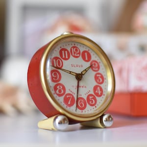 Reloj despertador soviético antiguo y raro en funcionamiento/Reloj mecánico/Reloj despertador de escritorio Slava/Reloj de mesa vintage/Fabricado en la URSS en la década de 1960/Reloj despertador ruso