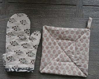 Idara Oven Mitts and Pot Holder Set