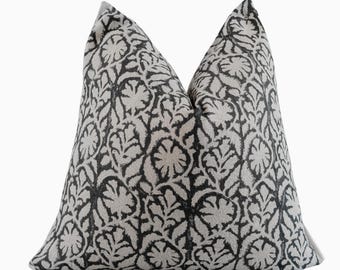 Zwarte kussensloop met bloemen | Handblokprint, bohokussen