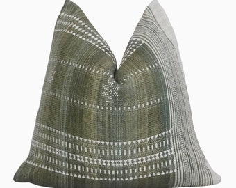 Housse de coussin en laine indienne vert olive, housses de coussin en laine indienne, coussins en laine vert pâle, coussin vert à rayures blanches