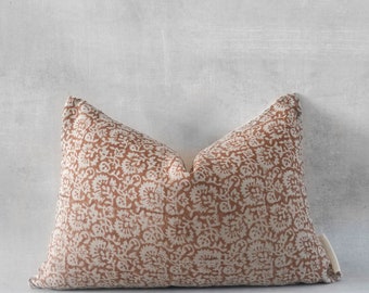 Housse de coussin brun rouille terracotta | Housse de coussin florale de créateur marron sur lin naturel | Housse de coussin décoratif floral | Oreiller haut de gamme