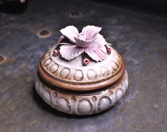 Very Pretty Made in Italy Ceramic Round Vintage Decorative Floral Trinket Box. Original sticker to base