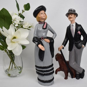 Figurines élégantes de dame et de monsieur en céramique sur pied